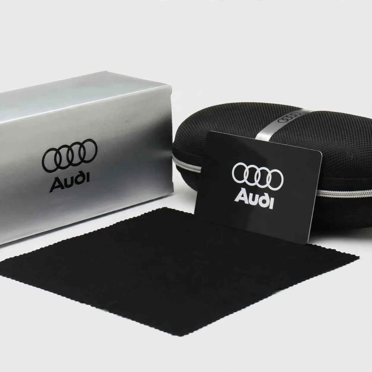 Included accessories: box, zippered case, cleaning cloth and card